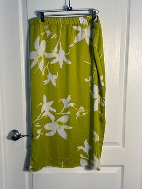 Calvin Klein Women’s Lime Green Floral Skirt White Flowers Split Sides Sz L